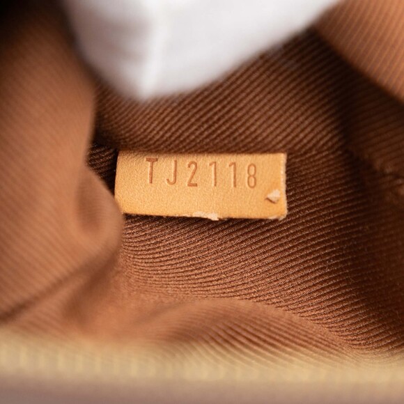 Pre-Loved Louis Vuitton Monogram Etui Voyageur PM - Picture 6 of 8